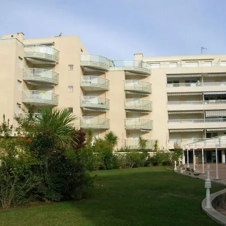 아파트 Calme Au Coeur De Cavalaire, Climatise Avec Terrasse, Parking Et Toutes Commodites - Fr-1-100-233 *