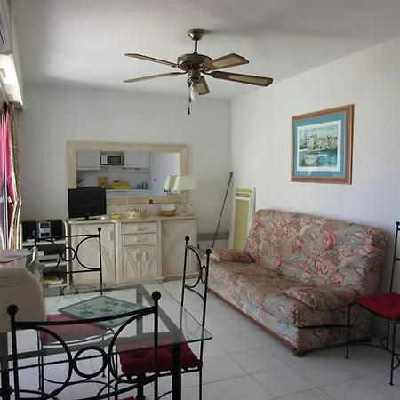 Lejlighed Calme Au Coeur De Cavalaire, Climatise Avec Terrasse, Parking Et Toutes Commodites - Fr-1-100-233 *
